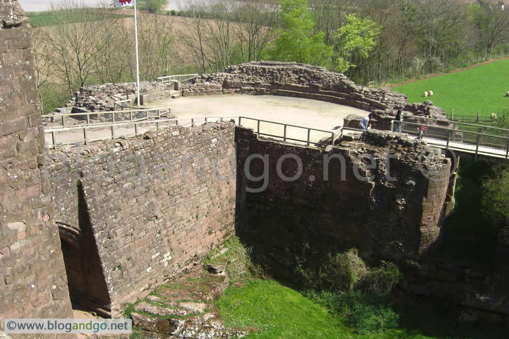 Barbican to main gate